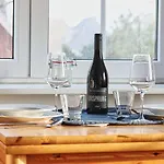 Appartement-8 *